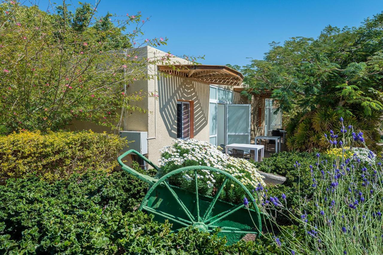 Eilot Kibbutz Country Lodging Ейлат Екстер'єр фото