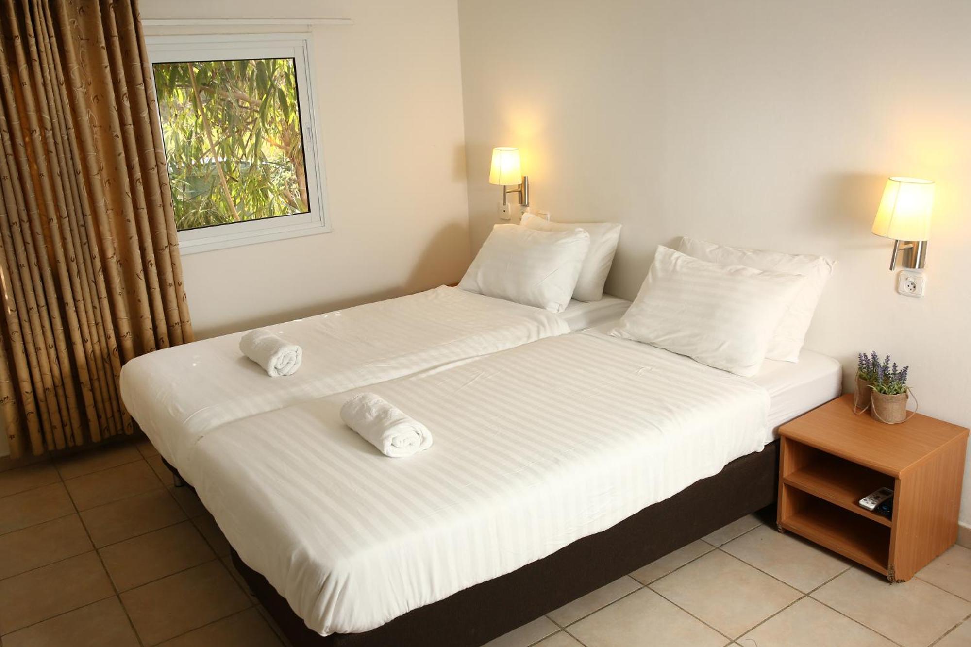 Eilot Kibbutz Country Lodging Ейлат Номер фото